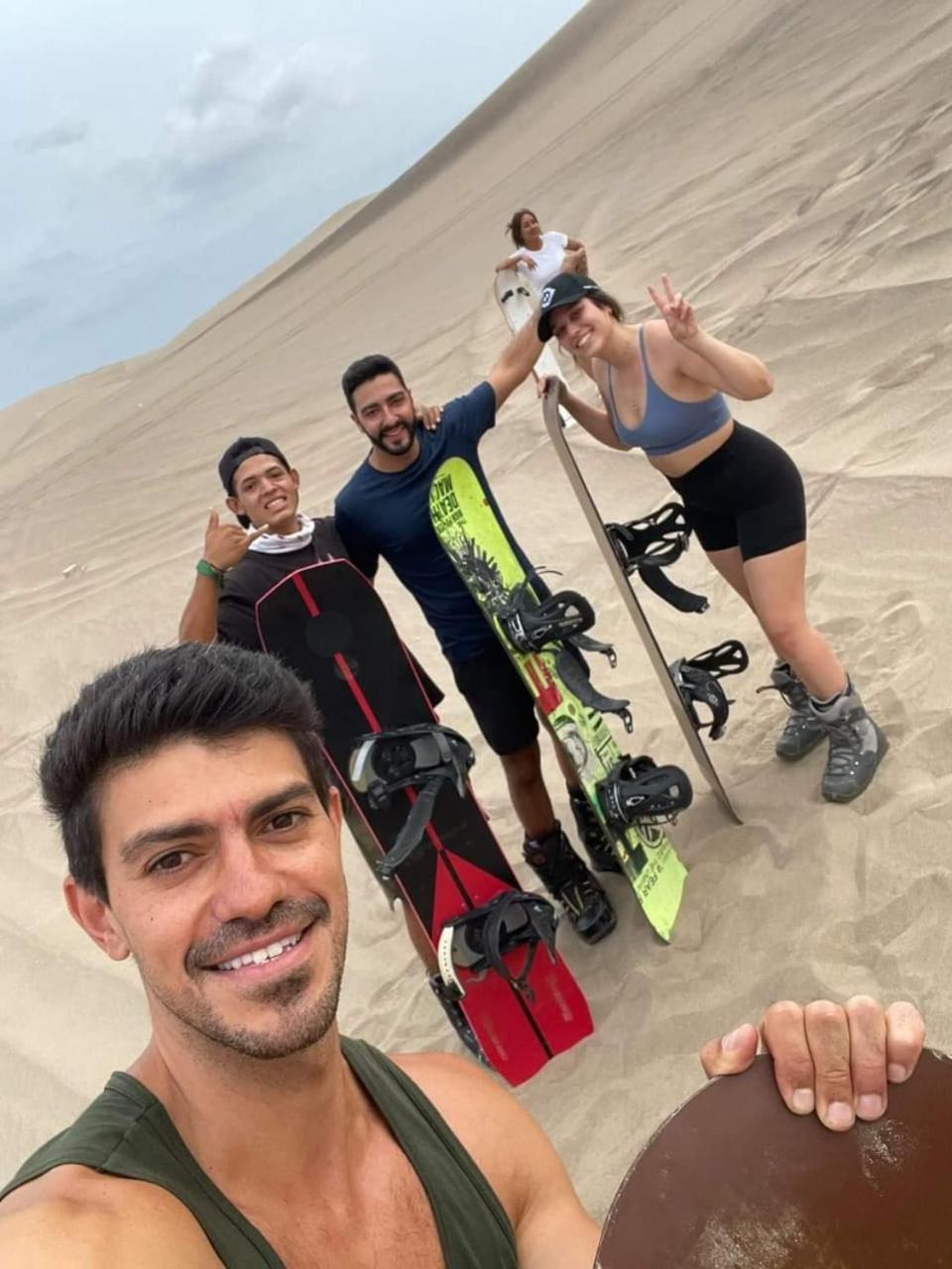 Dos Cerca De La Laguna De Huacachina * Ica