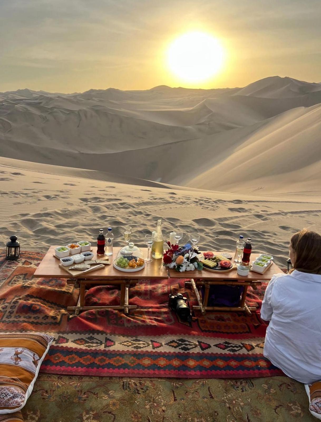 Dos Cerca De La Laguna De Huacachina * Ica
